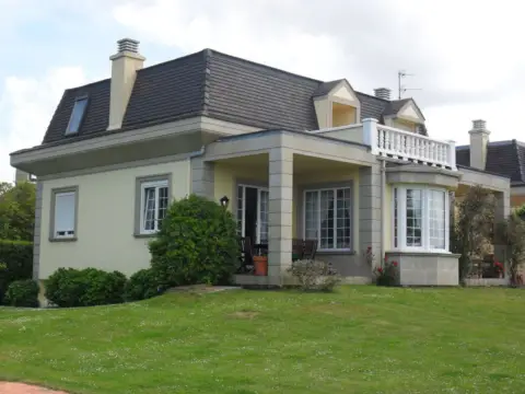 Chalet en calle de Juan Vallejo Real de Asua