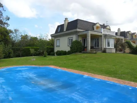 Chalet en calle de Juan Vallejo Real de Asua