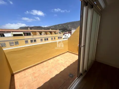 Casa adosada en calle La Ele