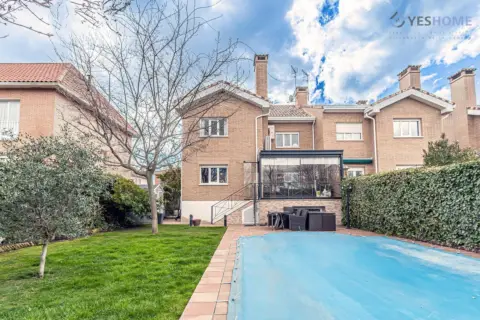 Casa pareada en Villanueva de La Cañada