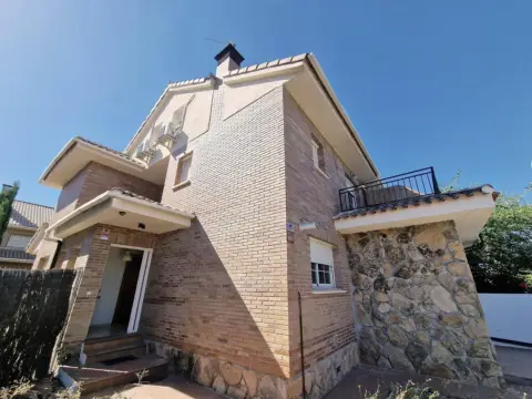 Casa pareada en Villanueva de La Cañada