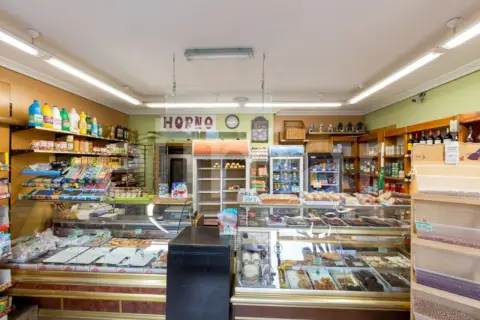 Local comercial en calle Ondarroa