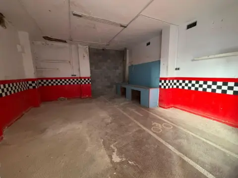 Local comercial en calle Granados