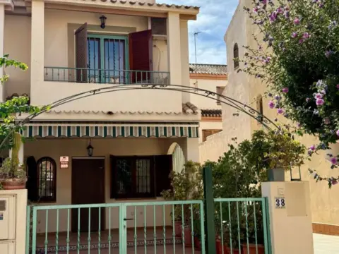 Dúplex en calle del Río Caudal