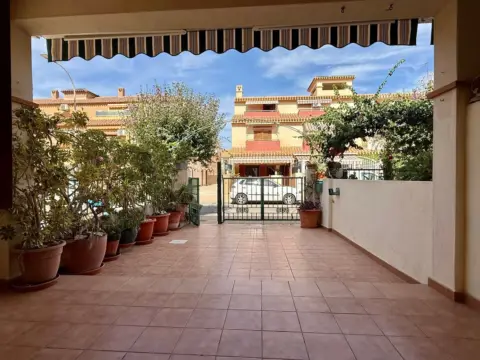 Dúplex en calle del Río Caudal