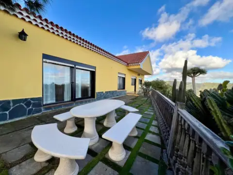 Chalet en calle de las Brisas