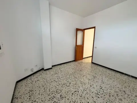 Piso en calle Crta de Almatriche