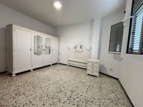 Piso en calle Crta de Almatriche