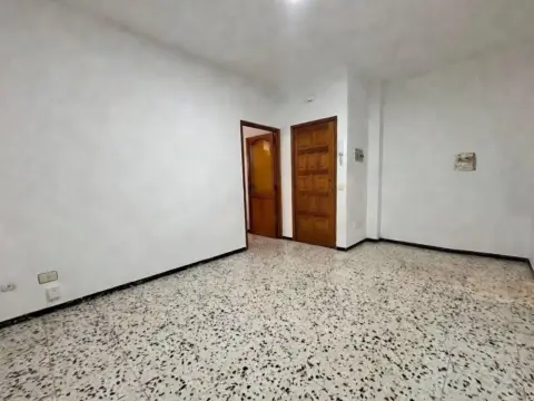 Piso en calle Crta de Almatriche