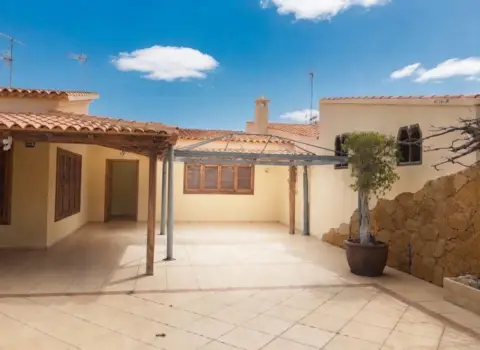 Casa en calle Verol