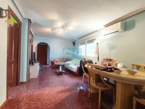 Chalet en Urbanización los Guarales