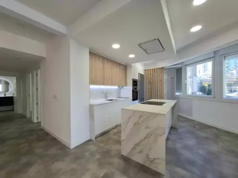 Piso en calle de Simón Bolívar