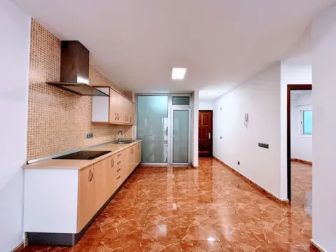 Piso en calle Juan Cardona Castellano