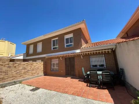 Casa adosada en calle El Madroño