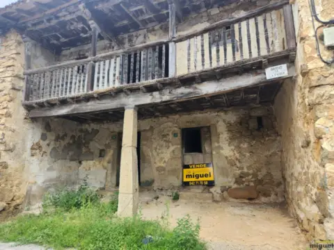 Casa en Helgueras