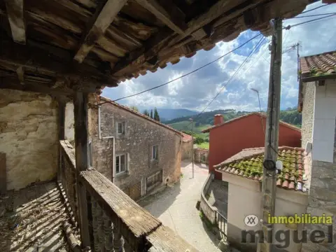 Casa en Helgueras