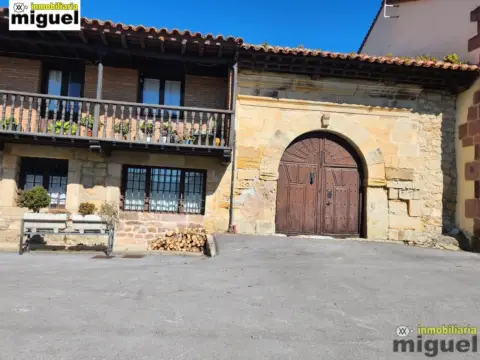 Casa en calle Caviedes-Vallines
