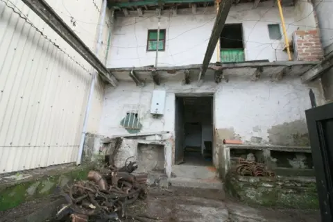 Casa adosada en Plaza de Nava, 1