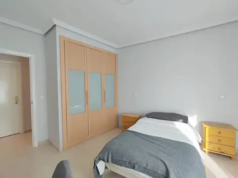 Habitación en calle de Carmen Calzado