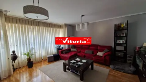 Casa adosada en calle de Ortubitarte