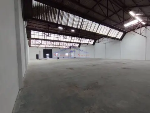 Nave industrial en calle de la Cazalilla