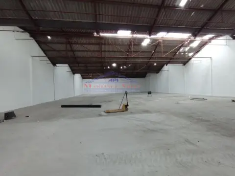 Nave industrial en calle de la Cazalilla