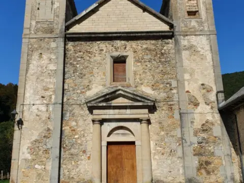 Edificio en calle de la Fábrica, 14