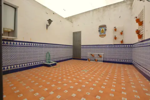 Casa adosada en Plaza de San Pedro