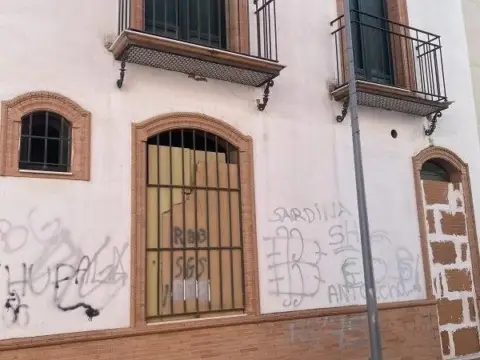 Casa adosada en calle de Antonio Mairena
