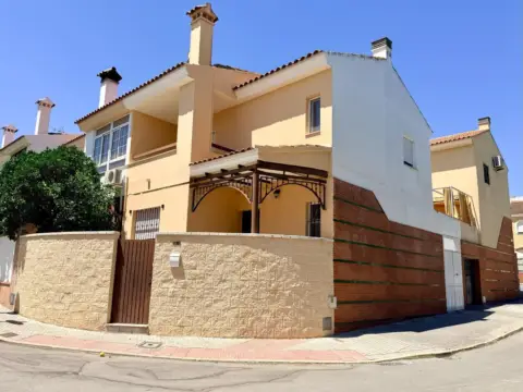 Casa adosada en calle de Uruguay