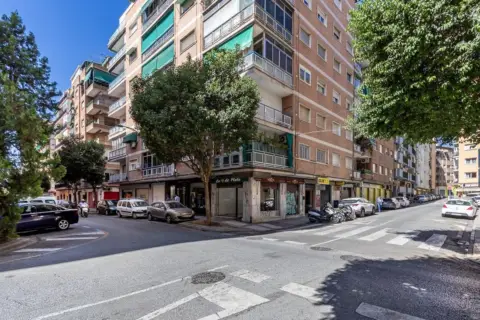 Local comercial en calle Agustina de Aragón