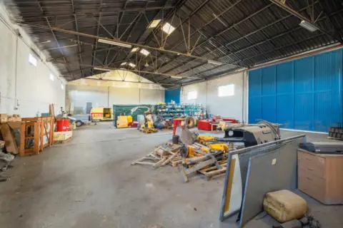 Nave industrial en Lugar de la Casería Duende, 11