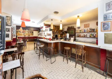 Local comercial en calle Pintor López Mezquita