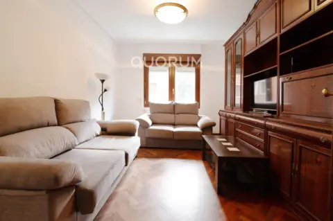 Piso en calle de George Steer