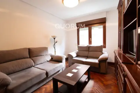 Piso en calle de George Steer