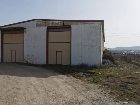 Nave industrial en calle Valle de Losa
