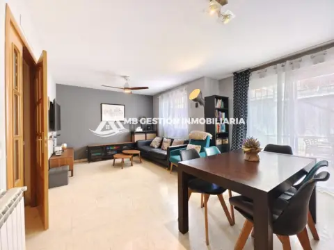 Casa adosada en calle de Luarca