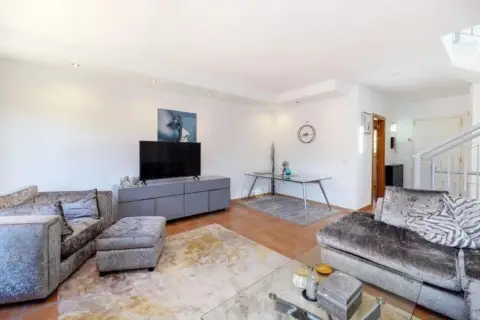 Casa pareada en calle de Agustina de Aragón