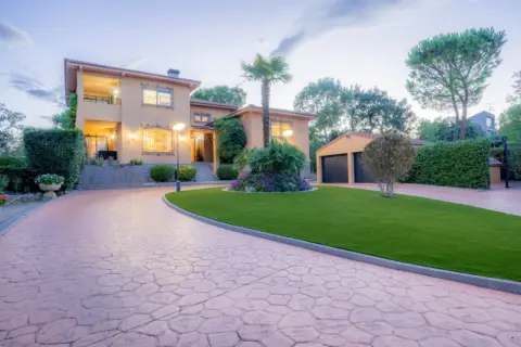 Chalet en La Raya del Palancar-Guadamonte