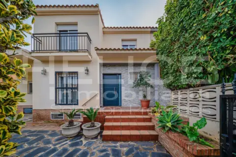 Casa pareada en La Pobla de Vallbona