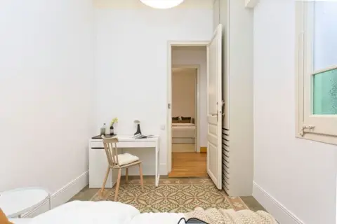 Habitación en calle de Homero, nº 25