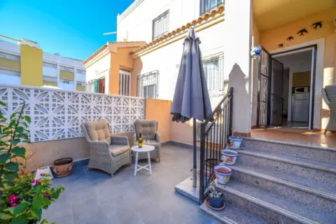 Casa adosada en Carrer del Pintor Boti-Villacosta I