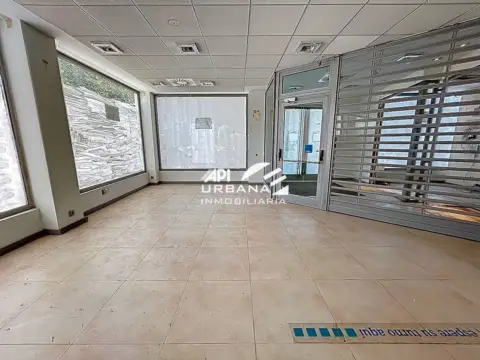 Local comercial en Avenida del Parque