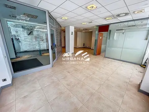 Local comercial en Avenida del Parque