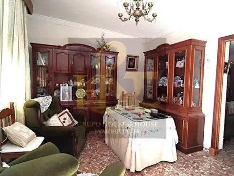 Chalet en calle de Picasso