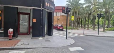 Local comercial en Asilo - Pisos Azules