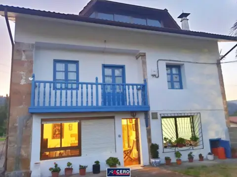 Casa en calle Lutiro