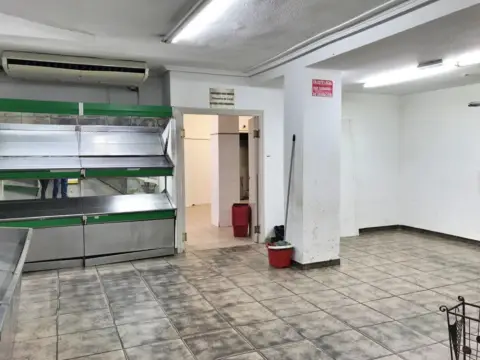 Local comercial en calle Andreu Castillejos, nº 18