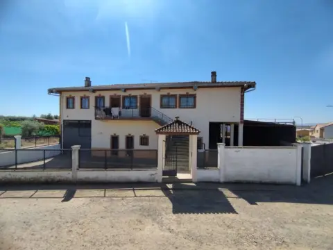 Chalet en Montehermoso
