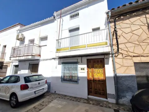 Casa adosada en calle Ignacio Sánchez Redondo